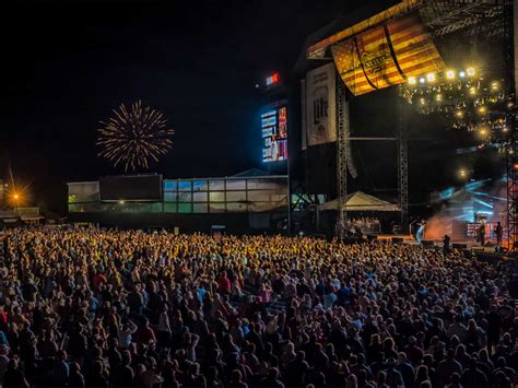  Coroona Fest:  A Wild Pakistani Music Festival Filled With Unforgettable Performances!