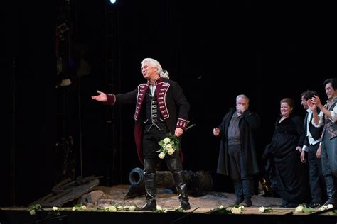  Dmitri Hvorostovsky Konsertti: Oopperaa, Emotion ja Venäjän Sielun Syvyys!